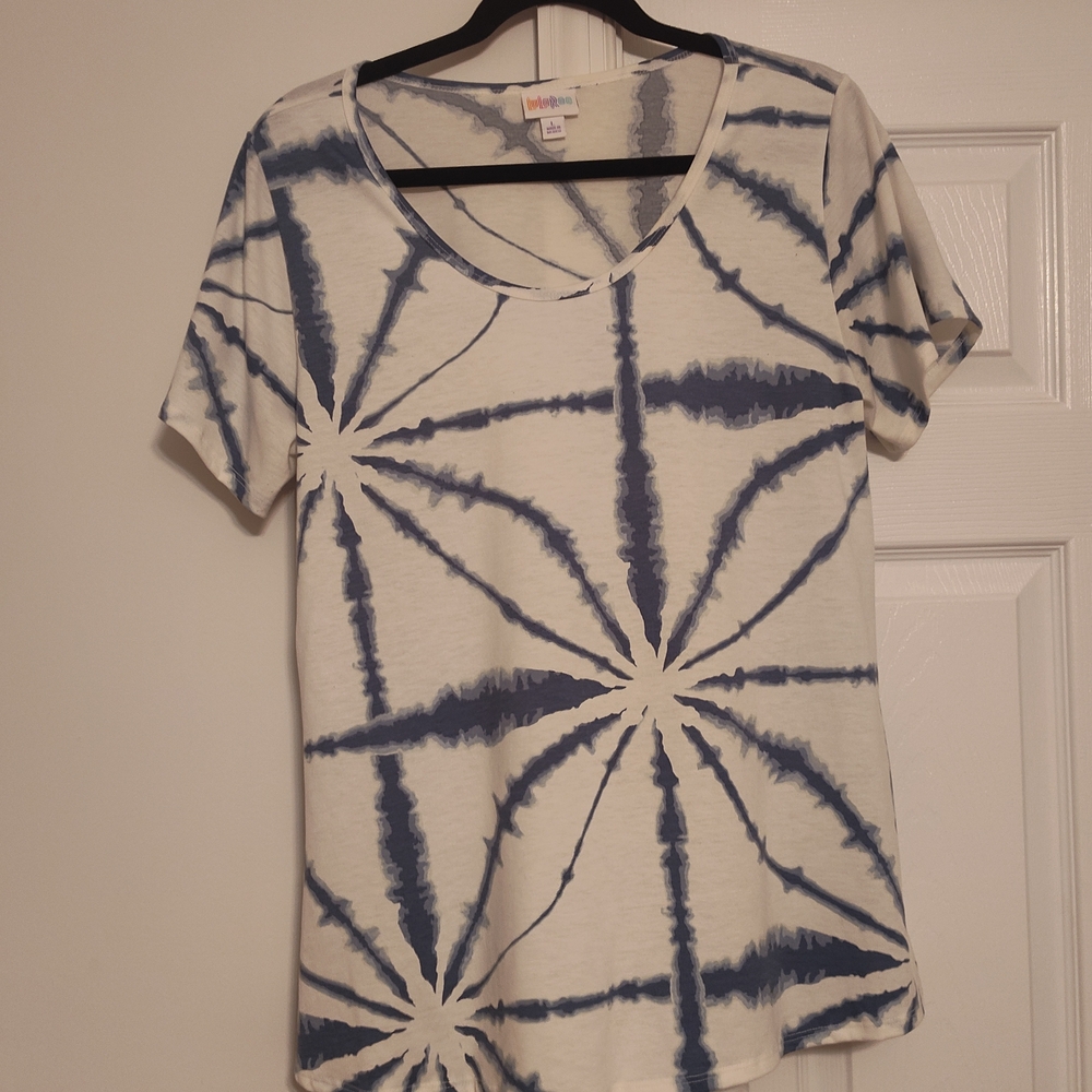 LuLaRoe Blue &White Tie-Dye Short Sleeve Top. Size Large.